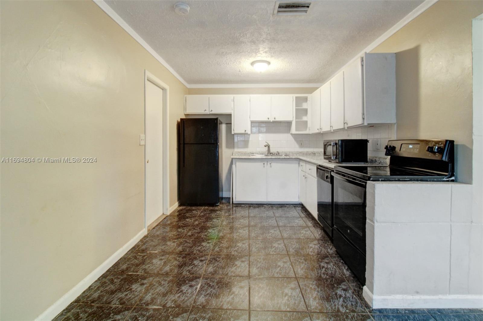 HOLLYWOOD TERRACE - Residential Income