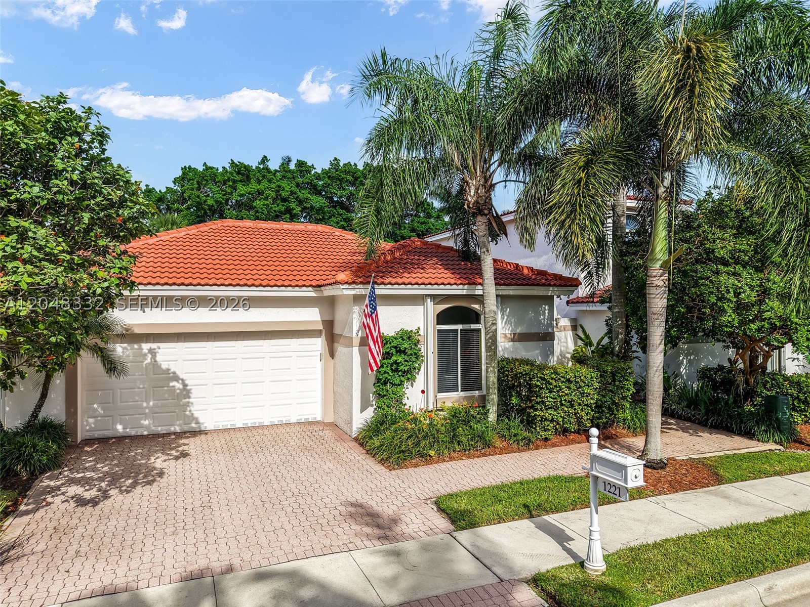 HOLLYWOOD LAKES COUNTRY C - Residential