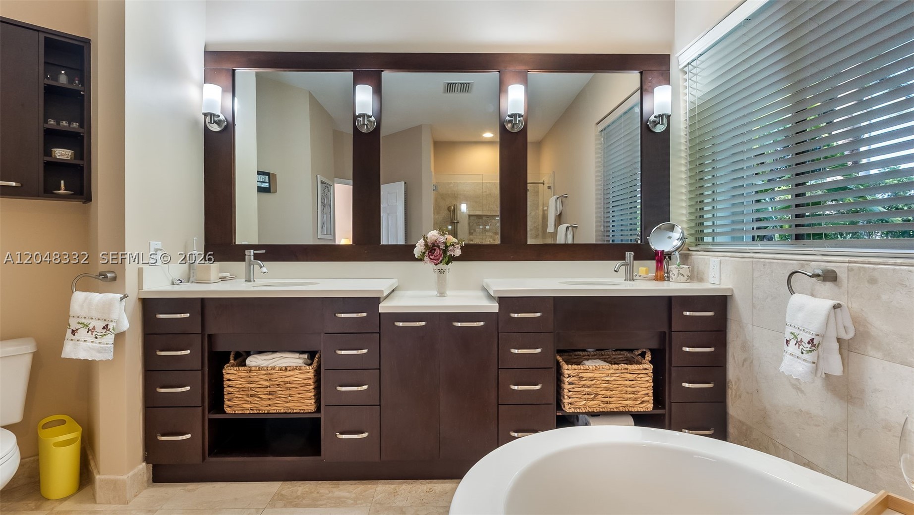 HOLLYWOOD LAKES COUNTRY C - Residential