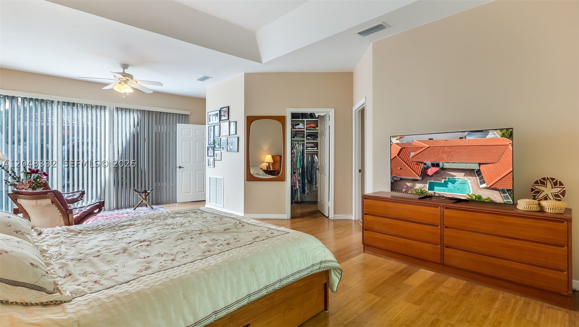 HOLLYWOOD LAKES COUNTRY C - Residential