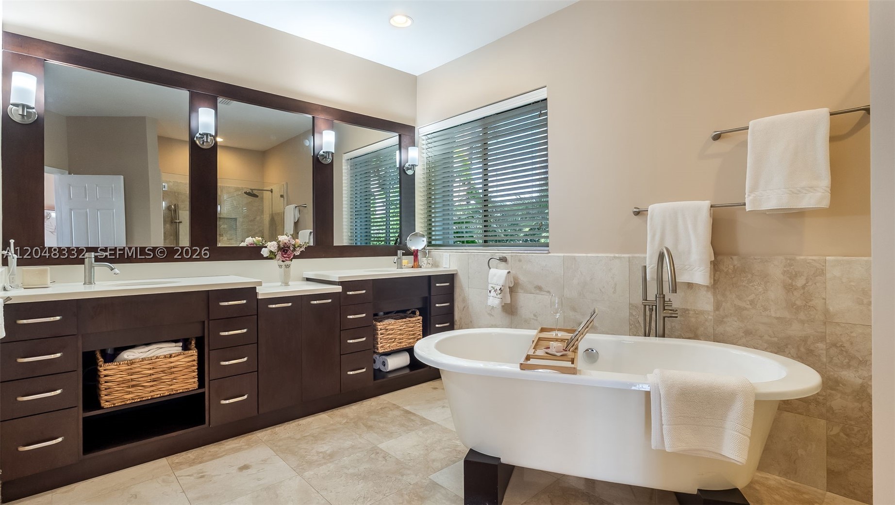 HOLLYWOOD LAKES COUNTRY C - Residential