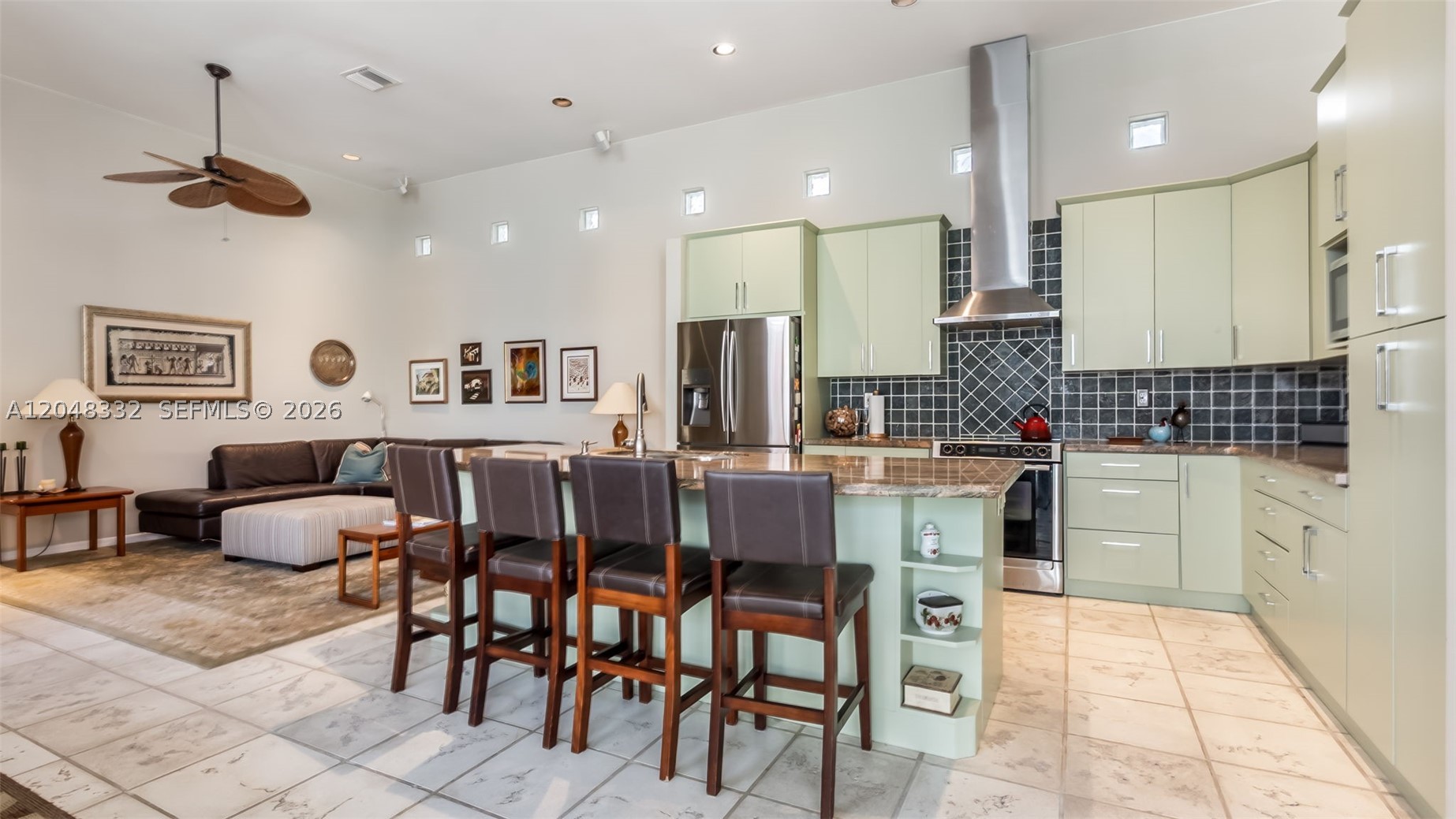 HOLLYWOOD LAKES COUNTRY C - Residential