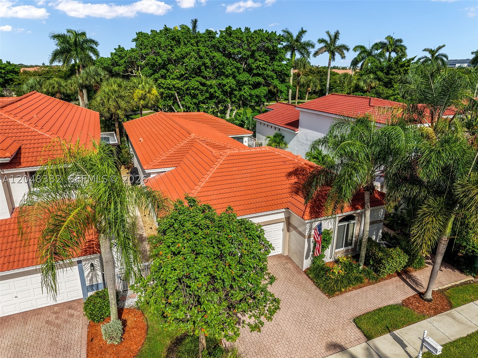 HOLLYWOOD LAKES COUNTRY C - Residential