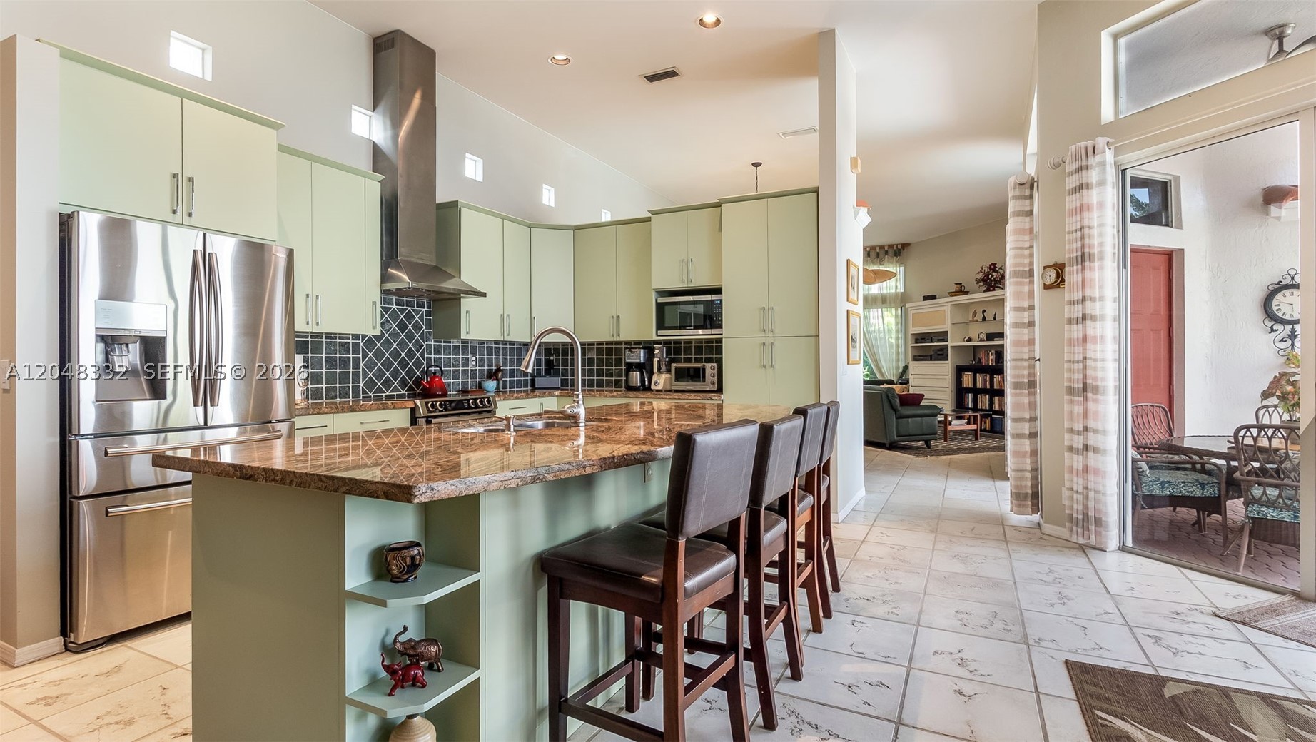 HOLLYWOOD LAKES COUNTRY C - Residential