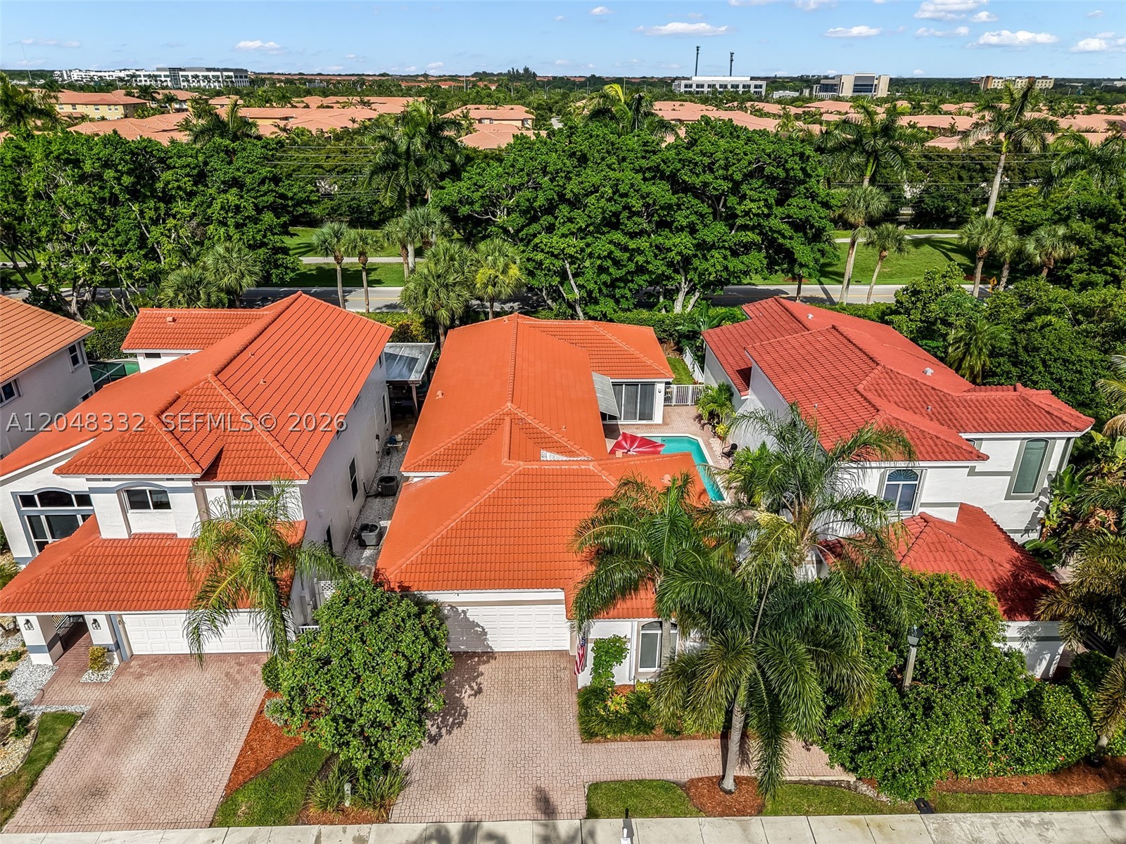 HOLLYWOOD LAKES COUNTRY C - Residential