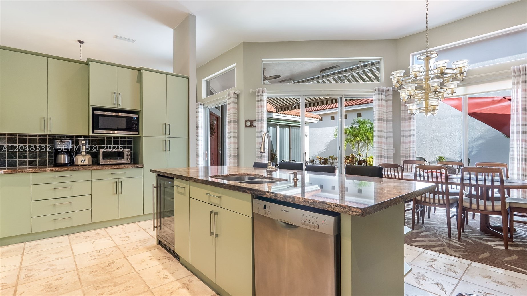 HOLLYWOOD LAKES COUNTRY C - Residential