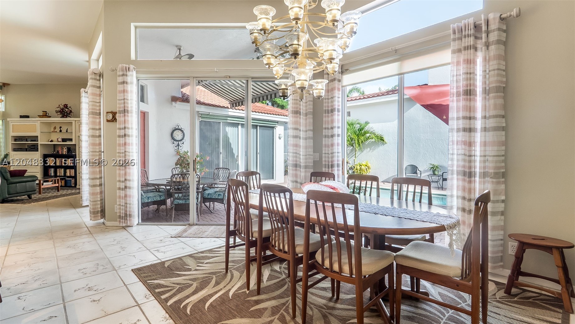 HOLLYWOOD LAKES COUNTRY C - Residential