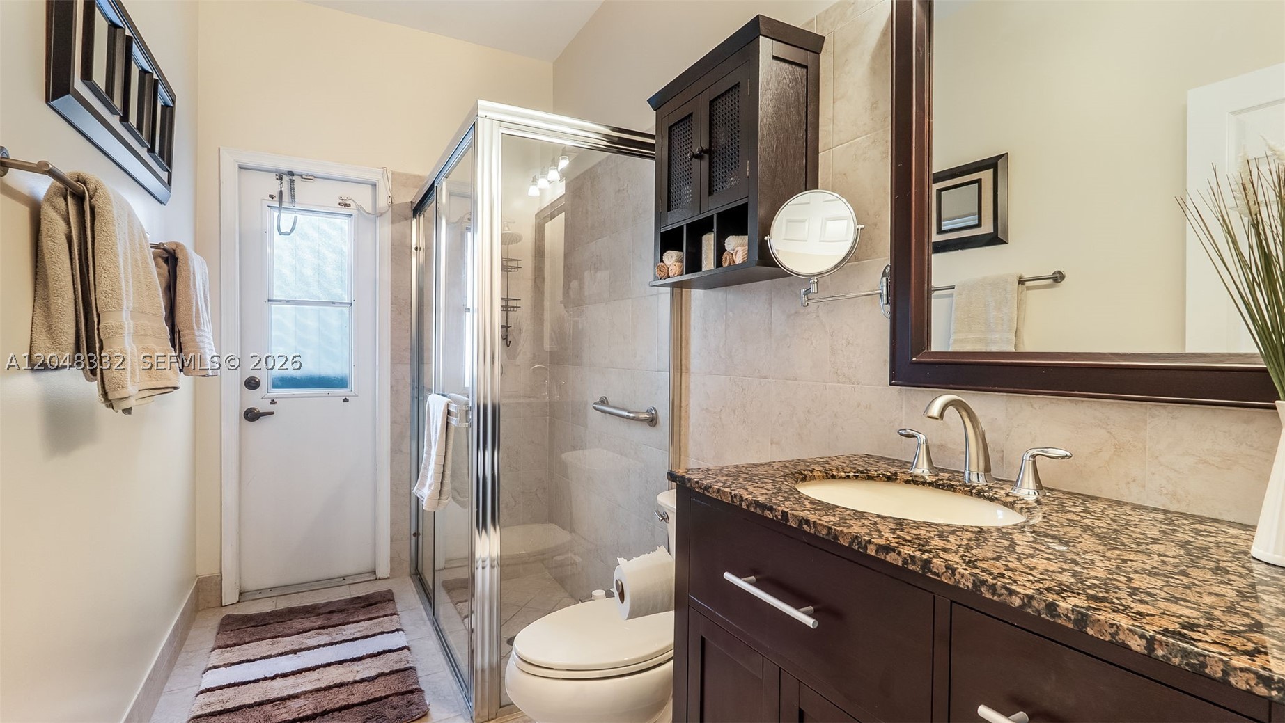 HOLLYWOOD LAKES COUNTRY C - Residential