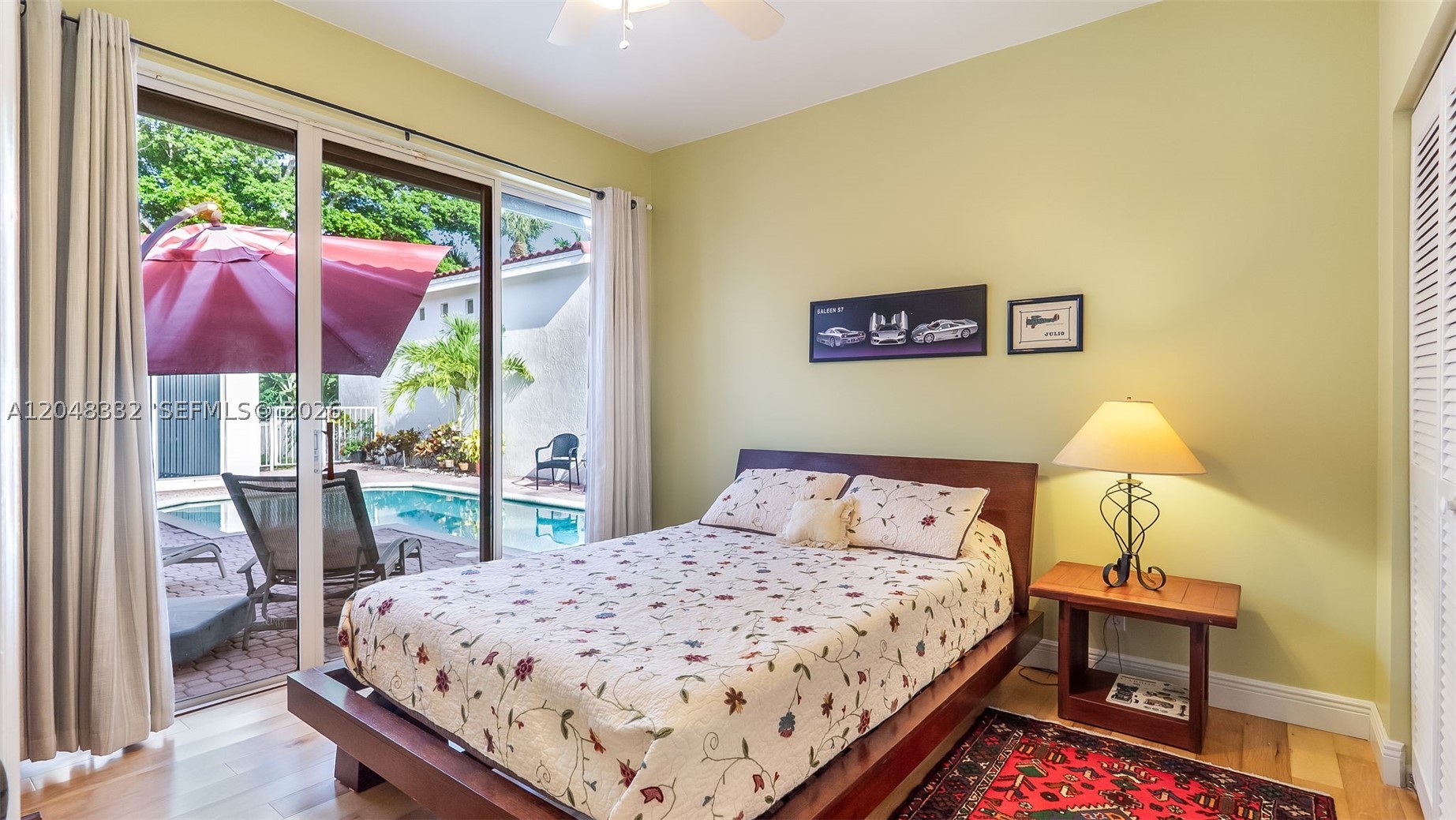 HOLLYWOOD LAKES COUNTRY C - Residential