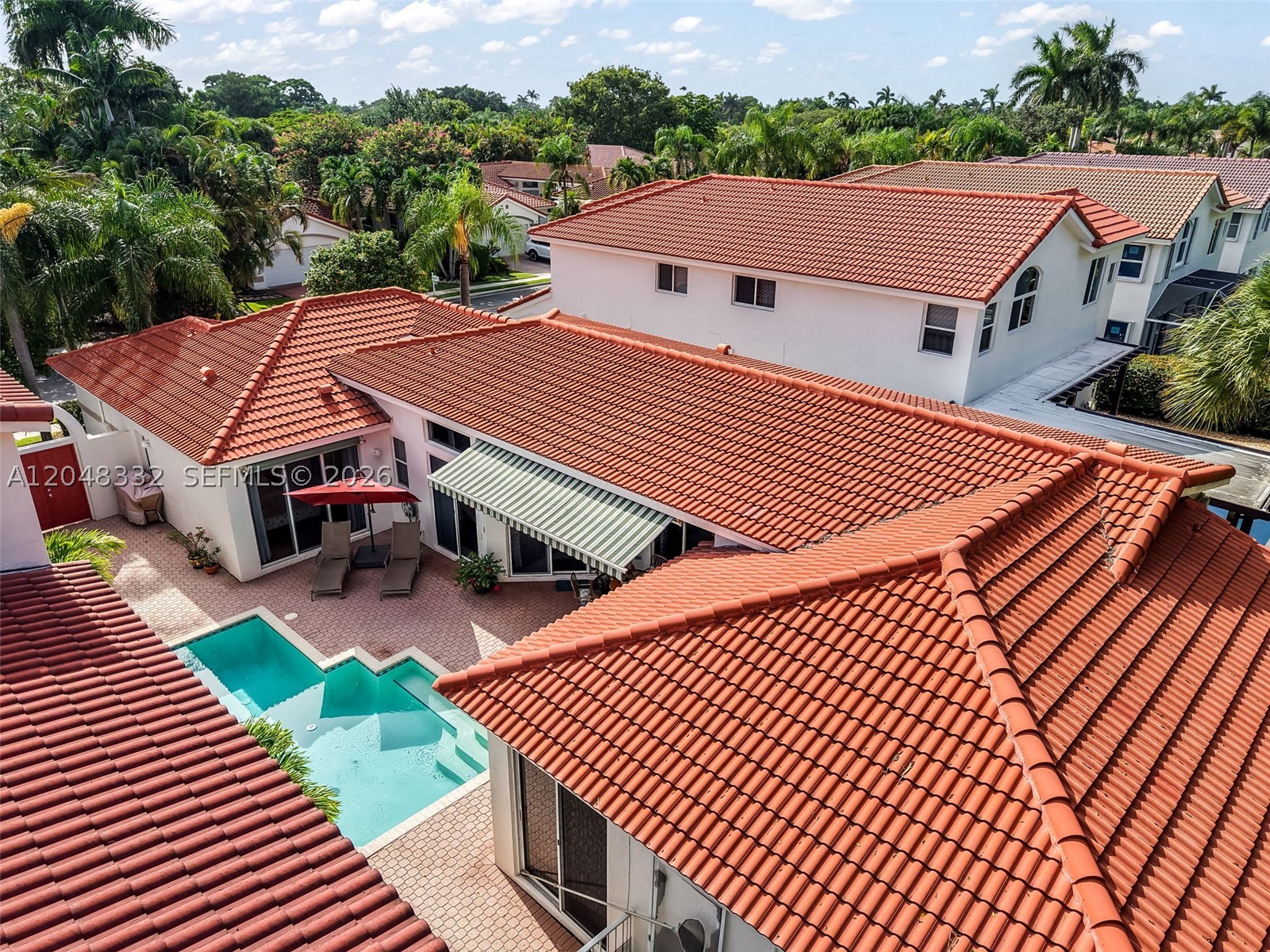 HOLLYWOOD LAKES COUNTRY C - Residential