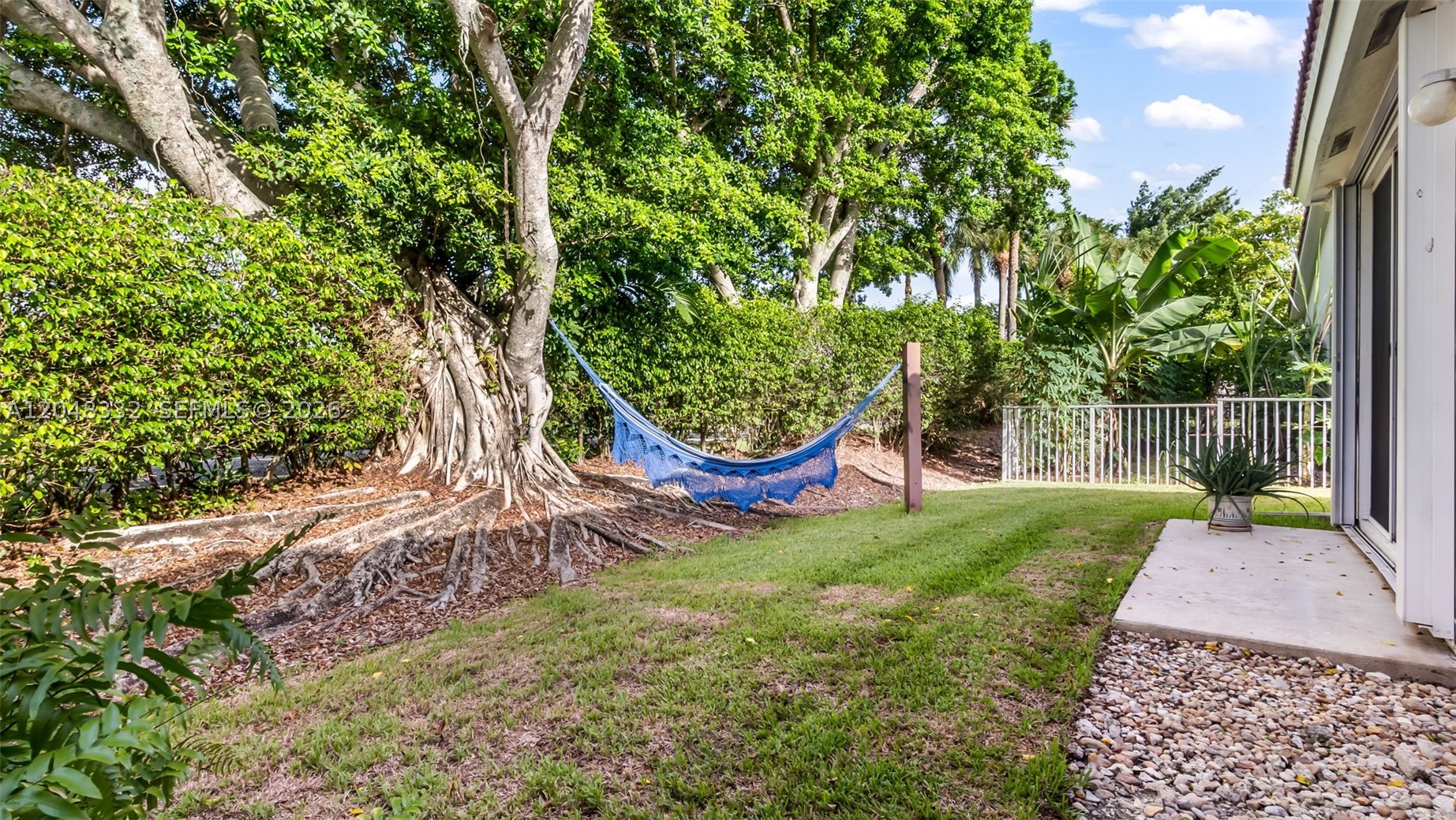 HOLLYWOOD LAKES COUNTRY C - Residential
