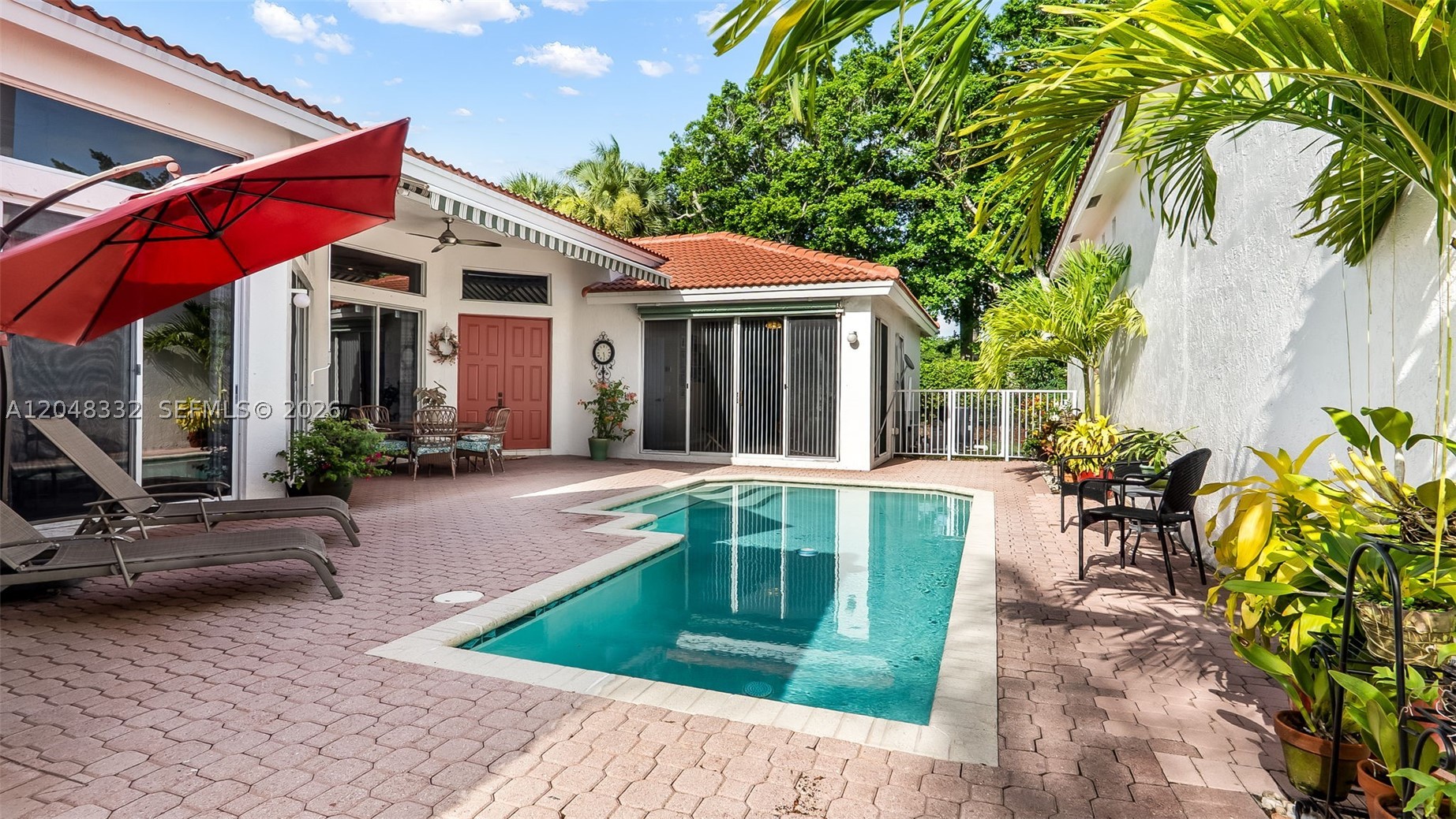 HOLLYWOOD LAKES COUNTRY C - Residential