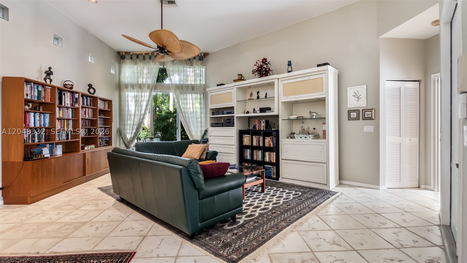 HOLLYWOOD LAKES COUNTRY C - Residential