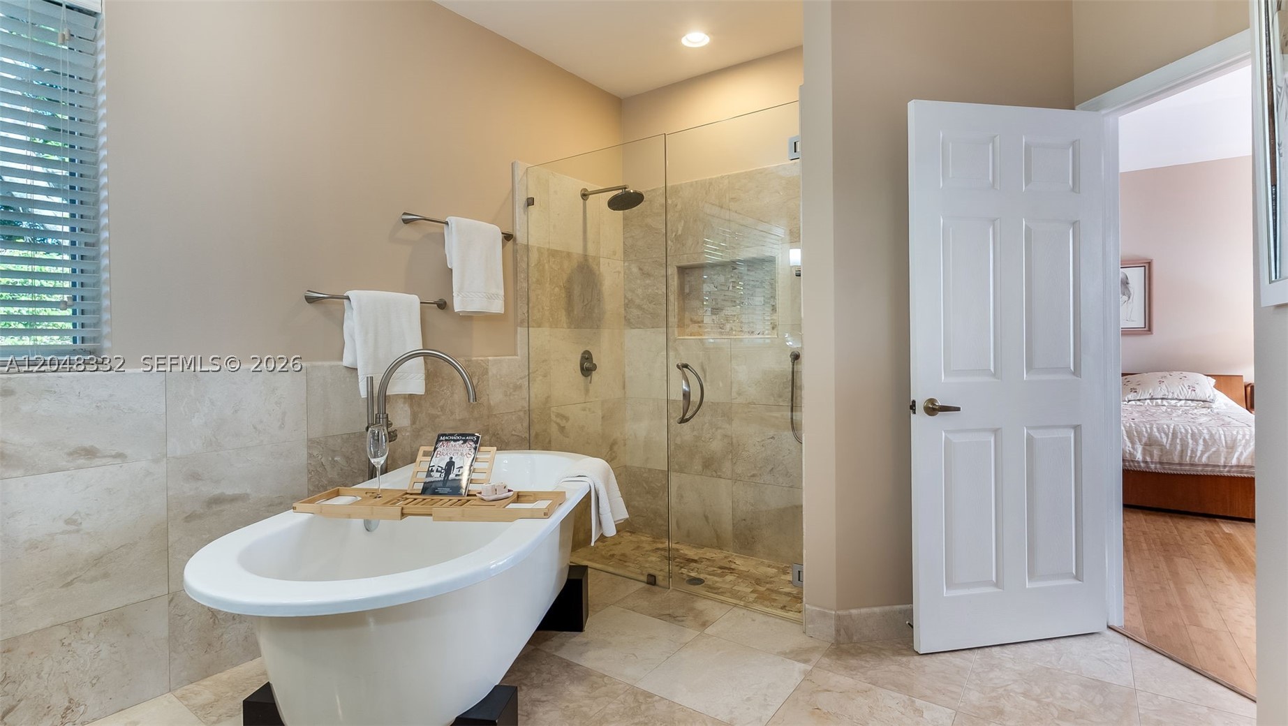 HOLLYWOOD LAKES COUNTRY C - Residential