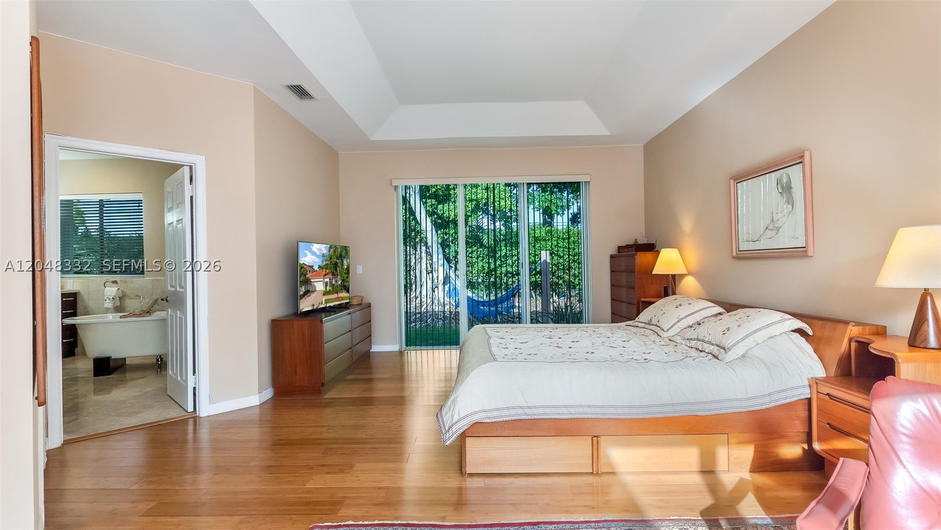 HOLLYWOOD LAKES COUNTRY C - Residential