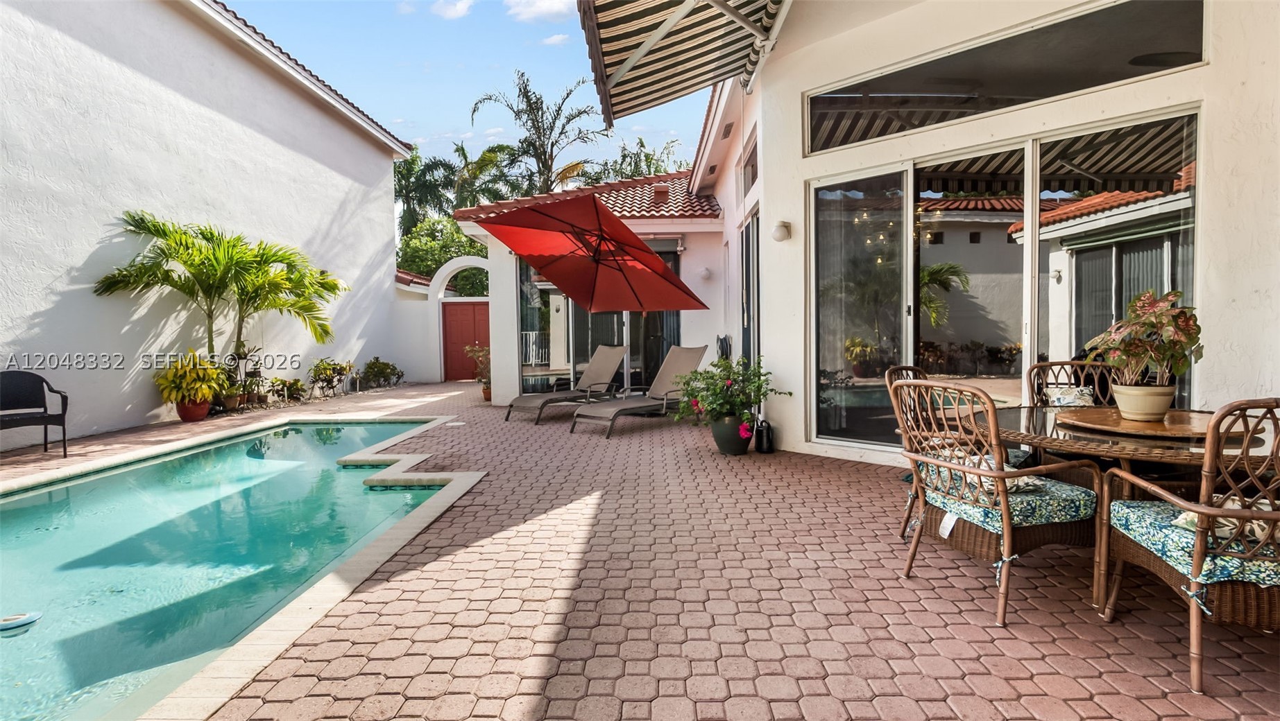 HOLLYWOOD LAKES COUNTRY C - Residential