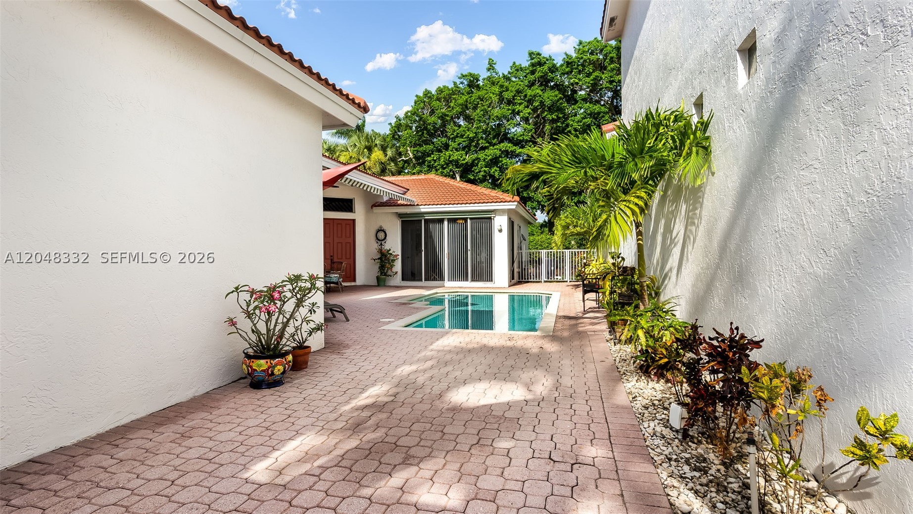 HOLLYWOOD LAKES COUNTRY C - Residential