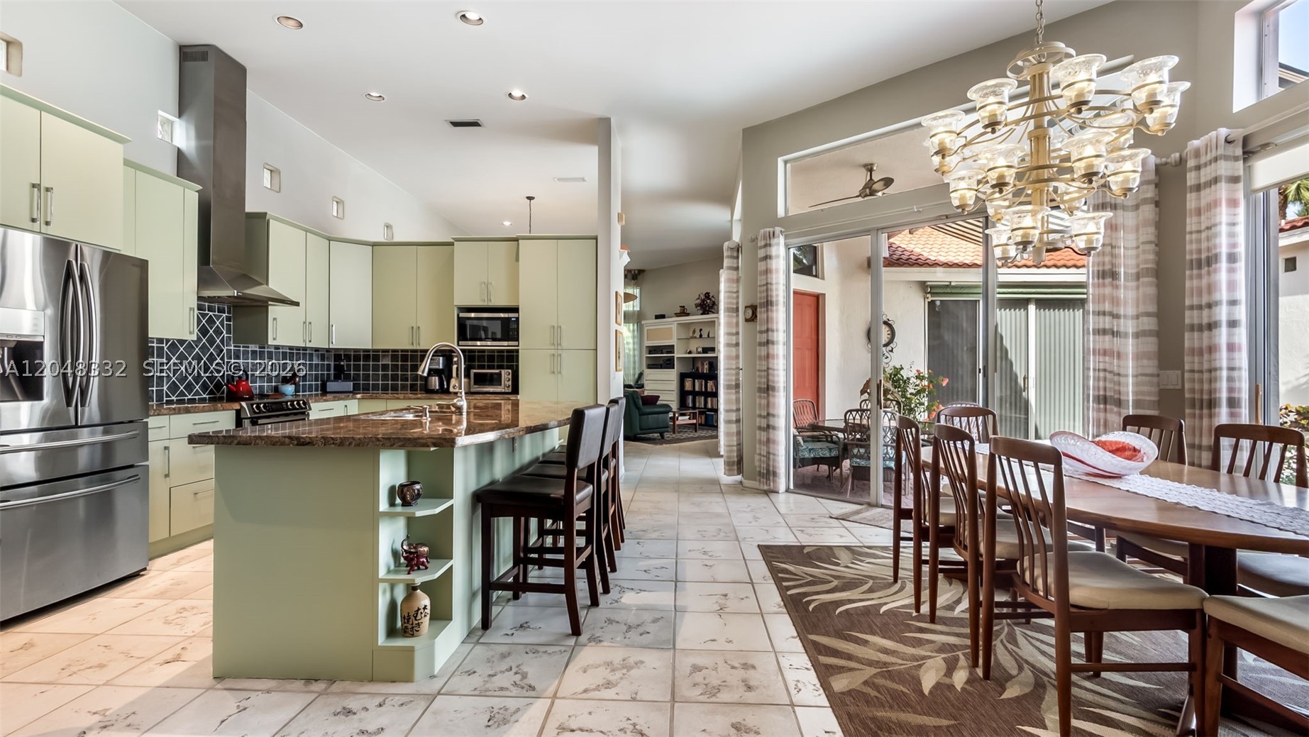 HOLLYWOOD LAKES COUNTRY C - Residential