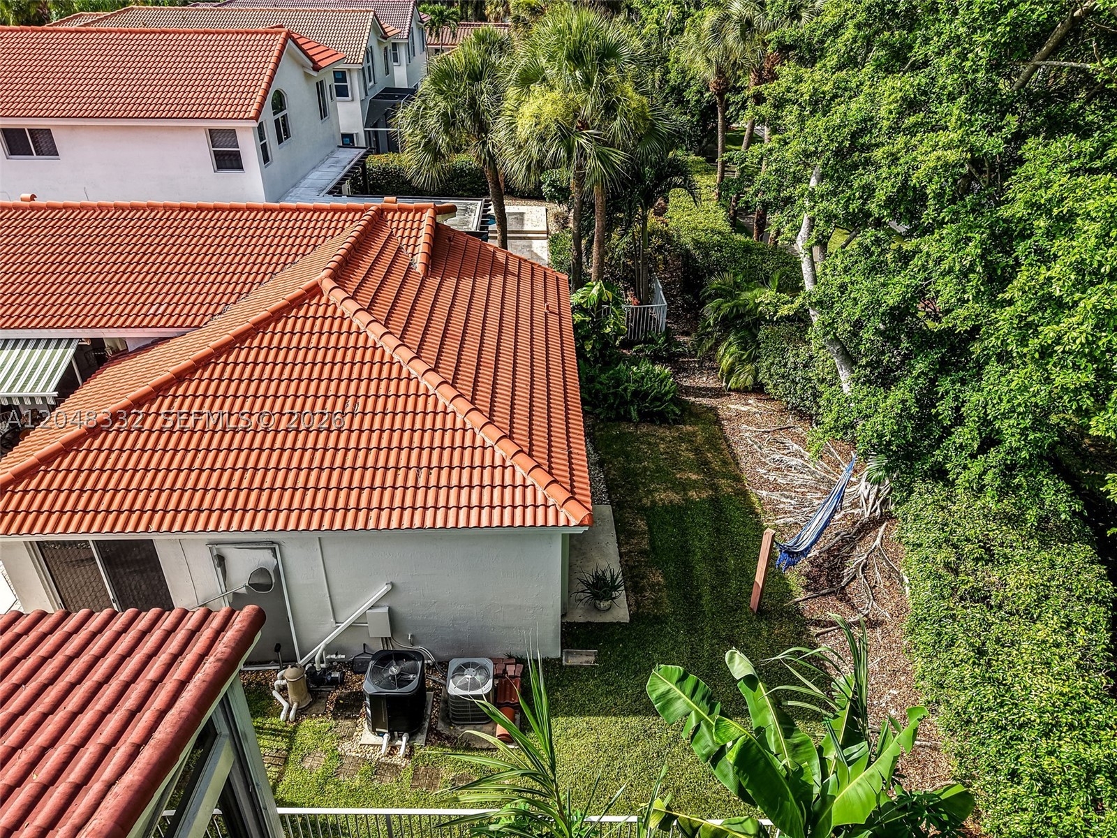 HOLLYWOOD LAKES COUNTRY C - Residential