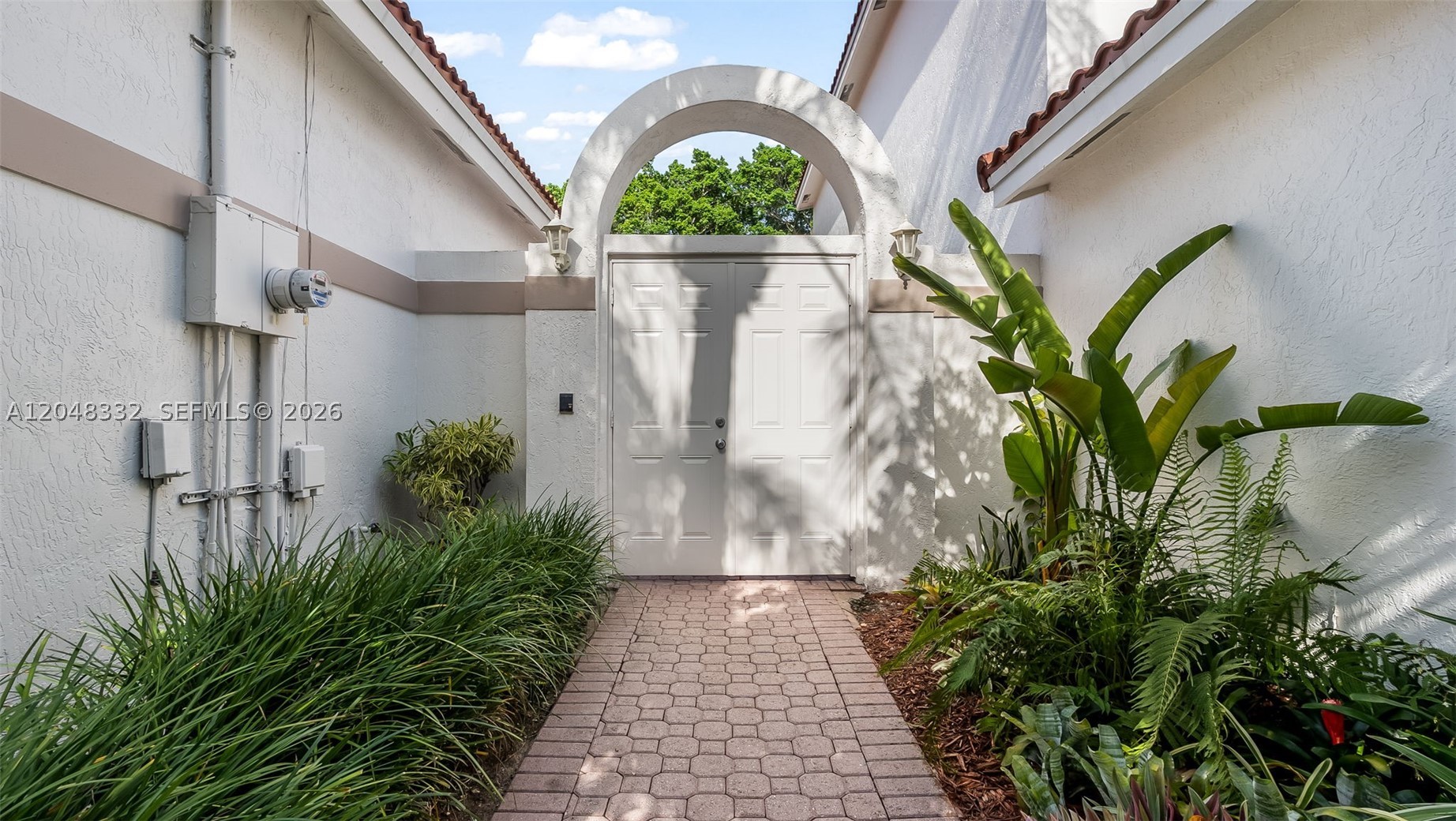 HOLLYWOOD LAKES COUNTRY C - Residential