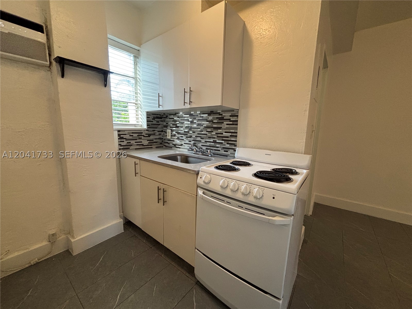 HOLLYWOOD SOUTH SIDE ADD - Residential Lease