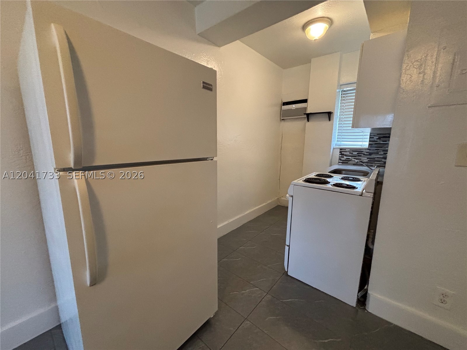 HOLLYWOOD SOUTH SIDE ADD - Residential Lease