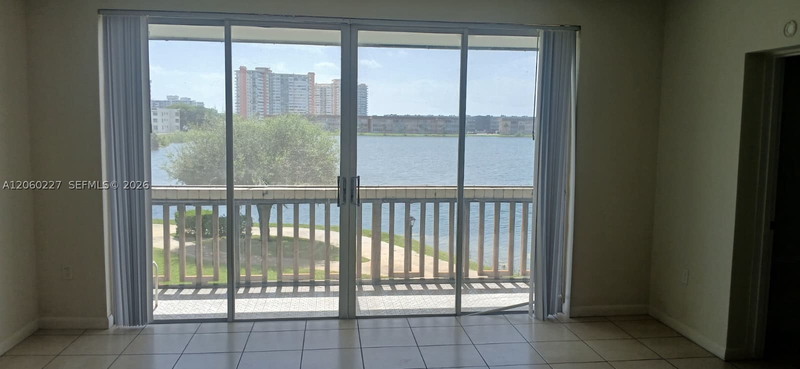 LARGE 2 BED 2 BATH CORNER UNIT WITH STUNNING LAKE VIEW NEW APPLIANCESS