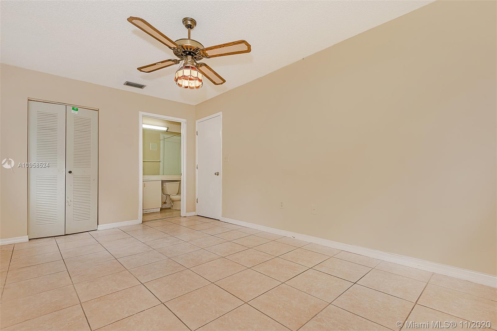 LAKEVIEW AT HAMMOCKS COND - Residential