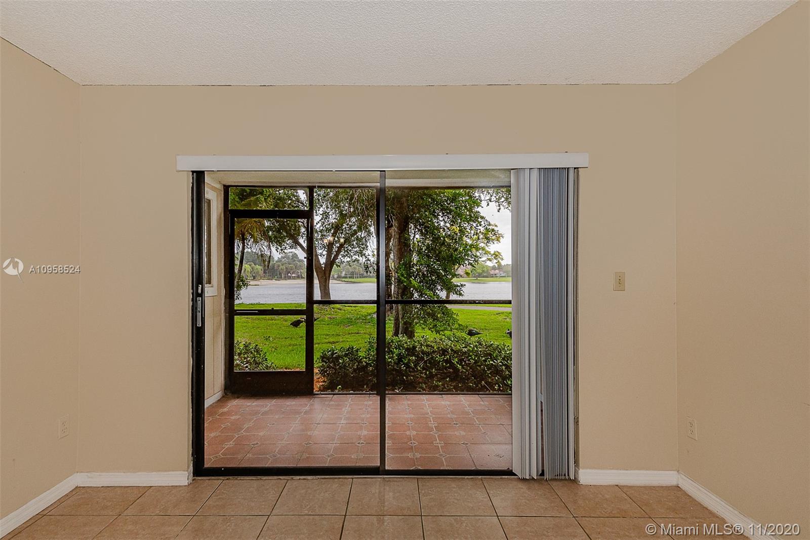 LAKEVIEW AT HAMMOCKS COND - Residential