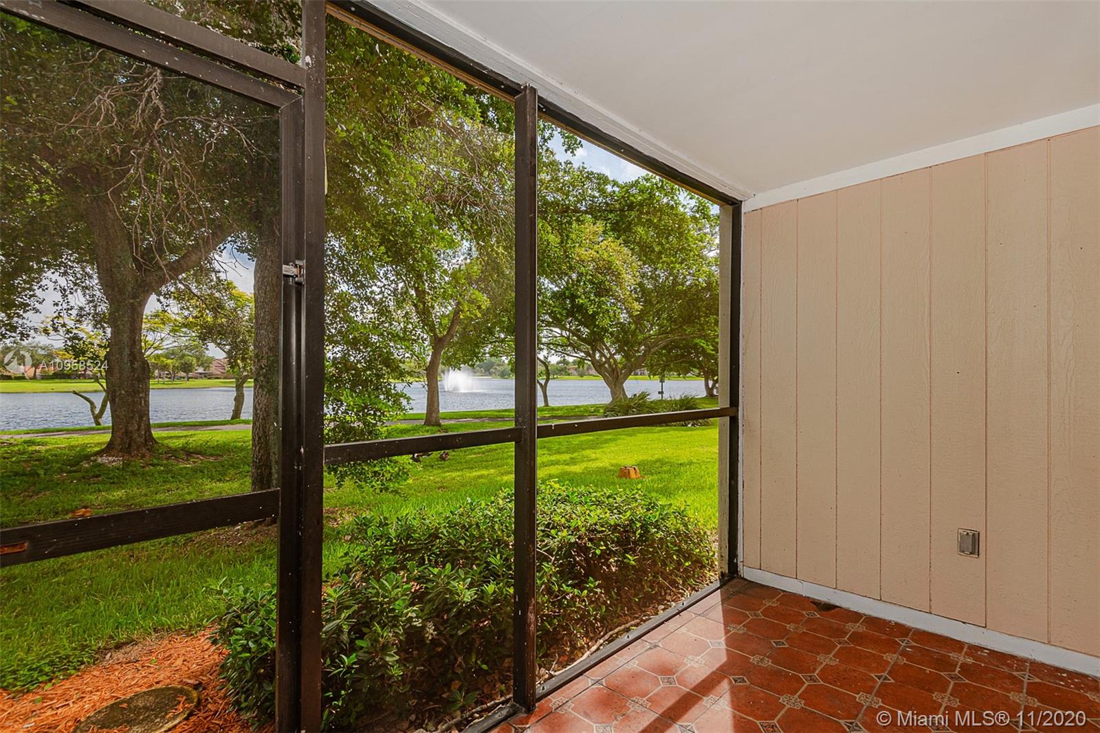 LAKEVIEW AT HAMMOCKS COND - Residential