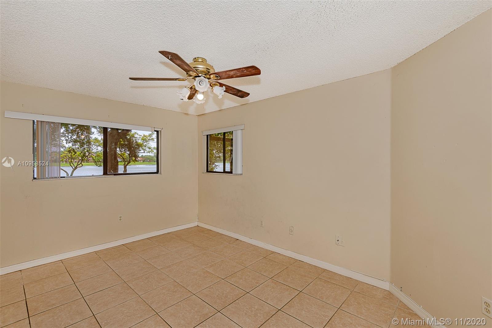 LAKEVIEW AT HAMMOCKS COND - Residential