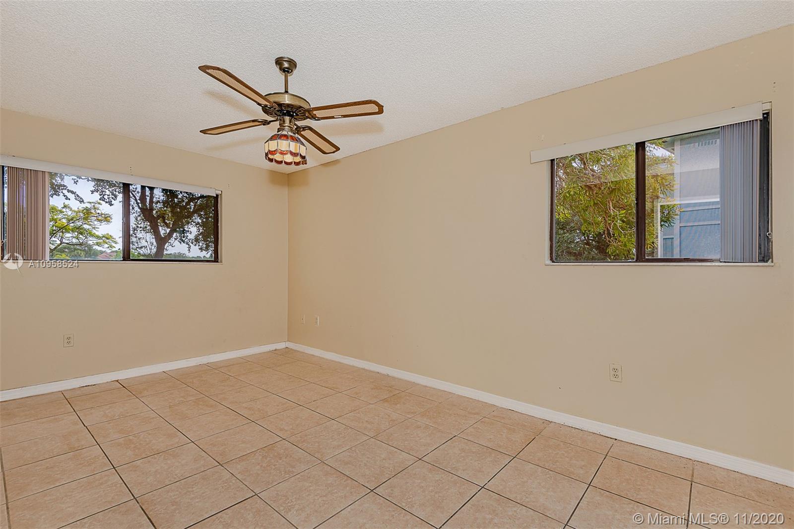 LAKEVIEW AT HAMMOCKS COND - Residential
