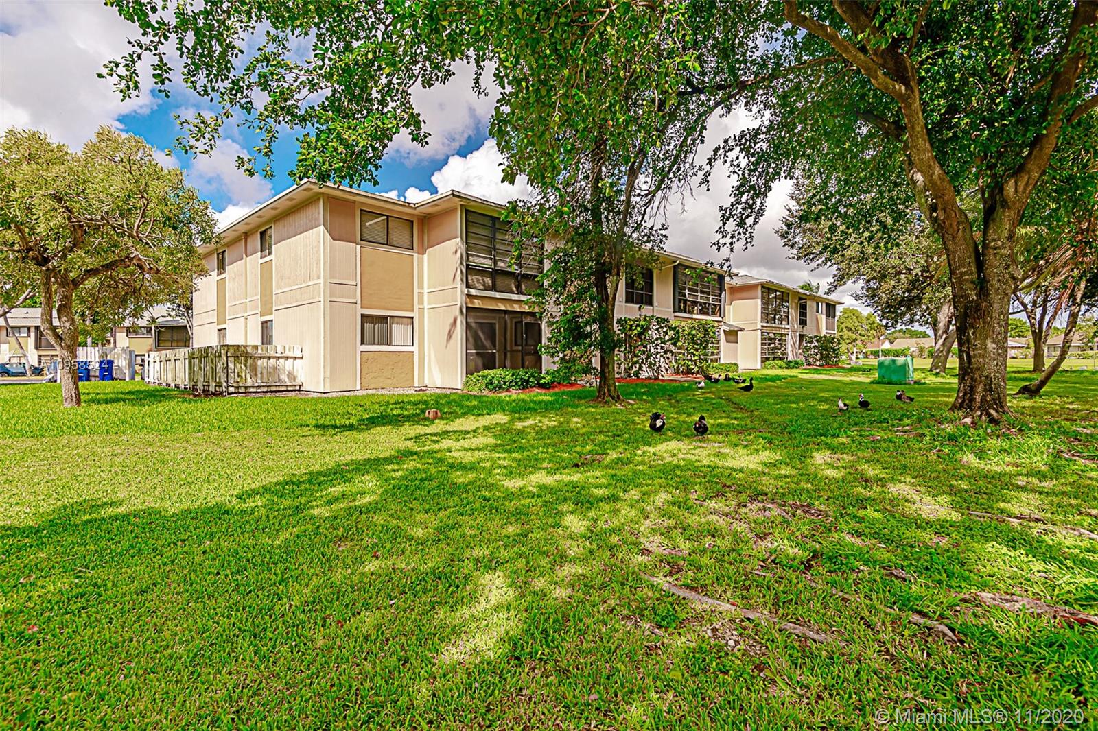 LAKEVIEW AT HAMMOCKS COND - Residential