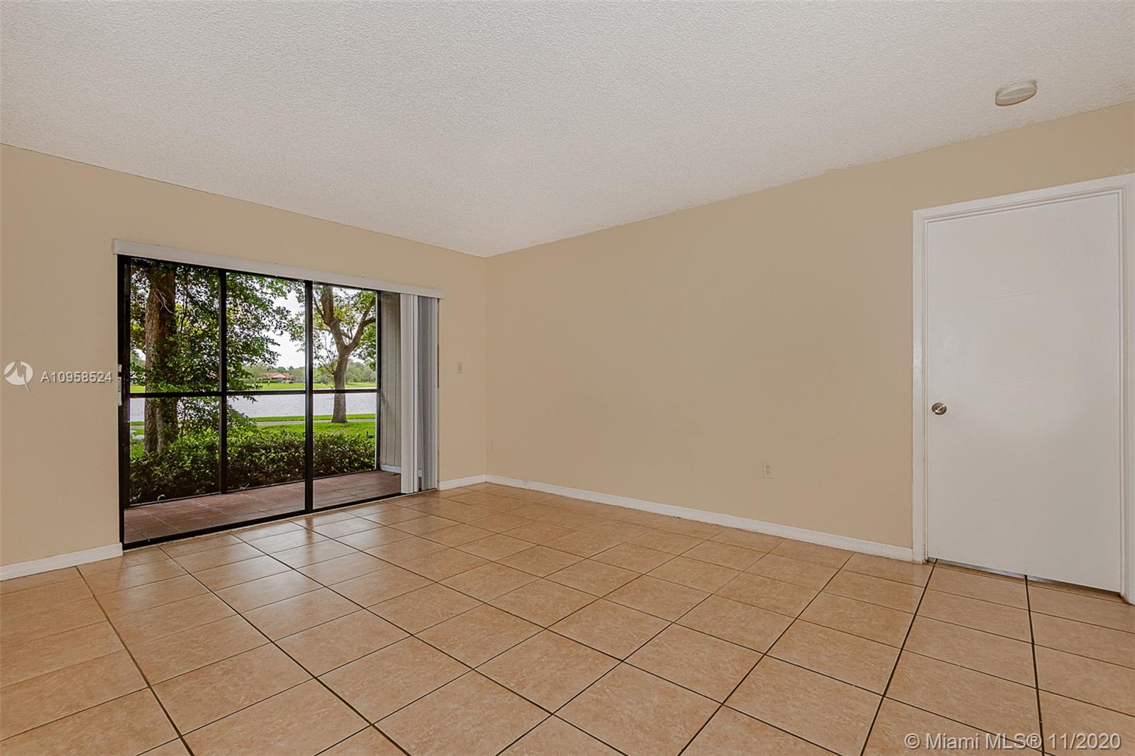 LAKEVIEW AT HAMMOCKS COND - Residential
