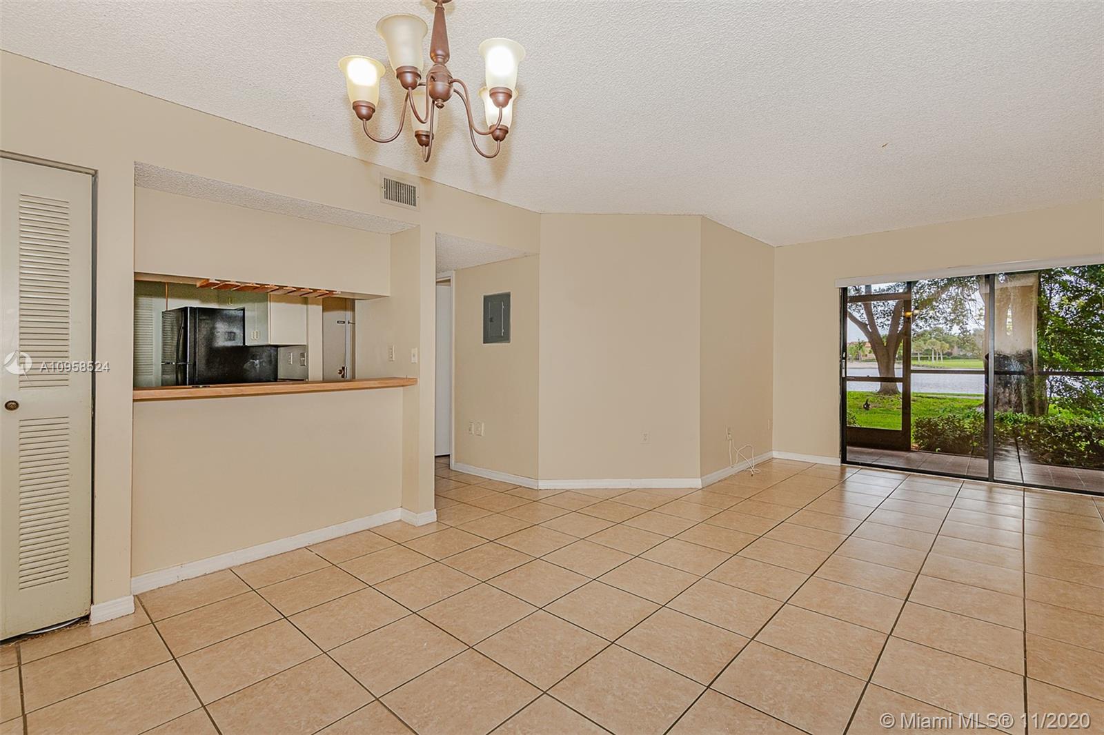 LAKEVIEW AT HAMMOCKS COND - Residential