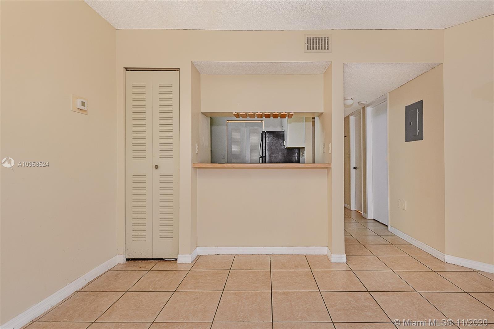 LAKEVIEW AT HAMMOCKS COND - Residential