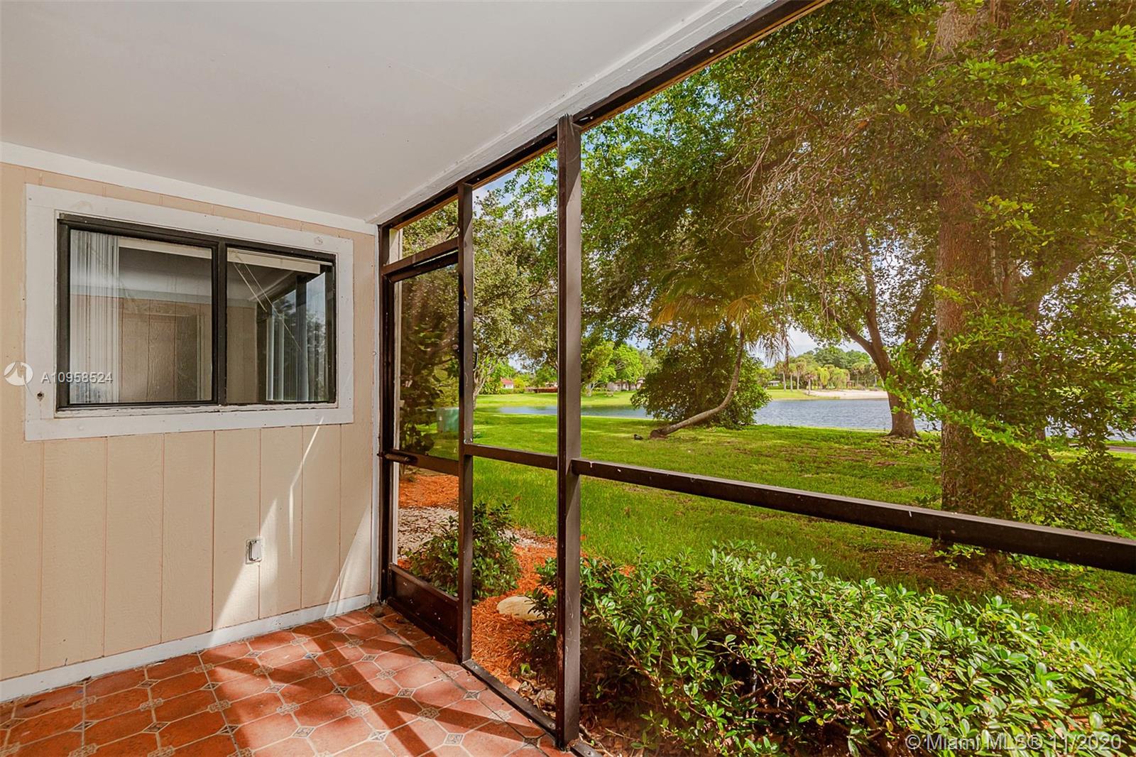 LAKEVIEW AT HAMMOCKS COND - Residential