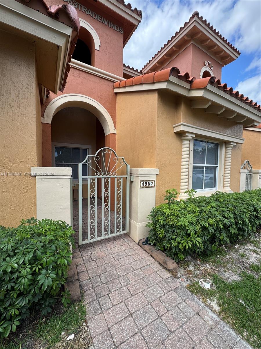 VILLAS AT HARBOR ISLES - Residential