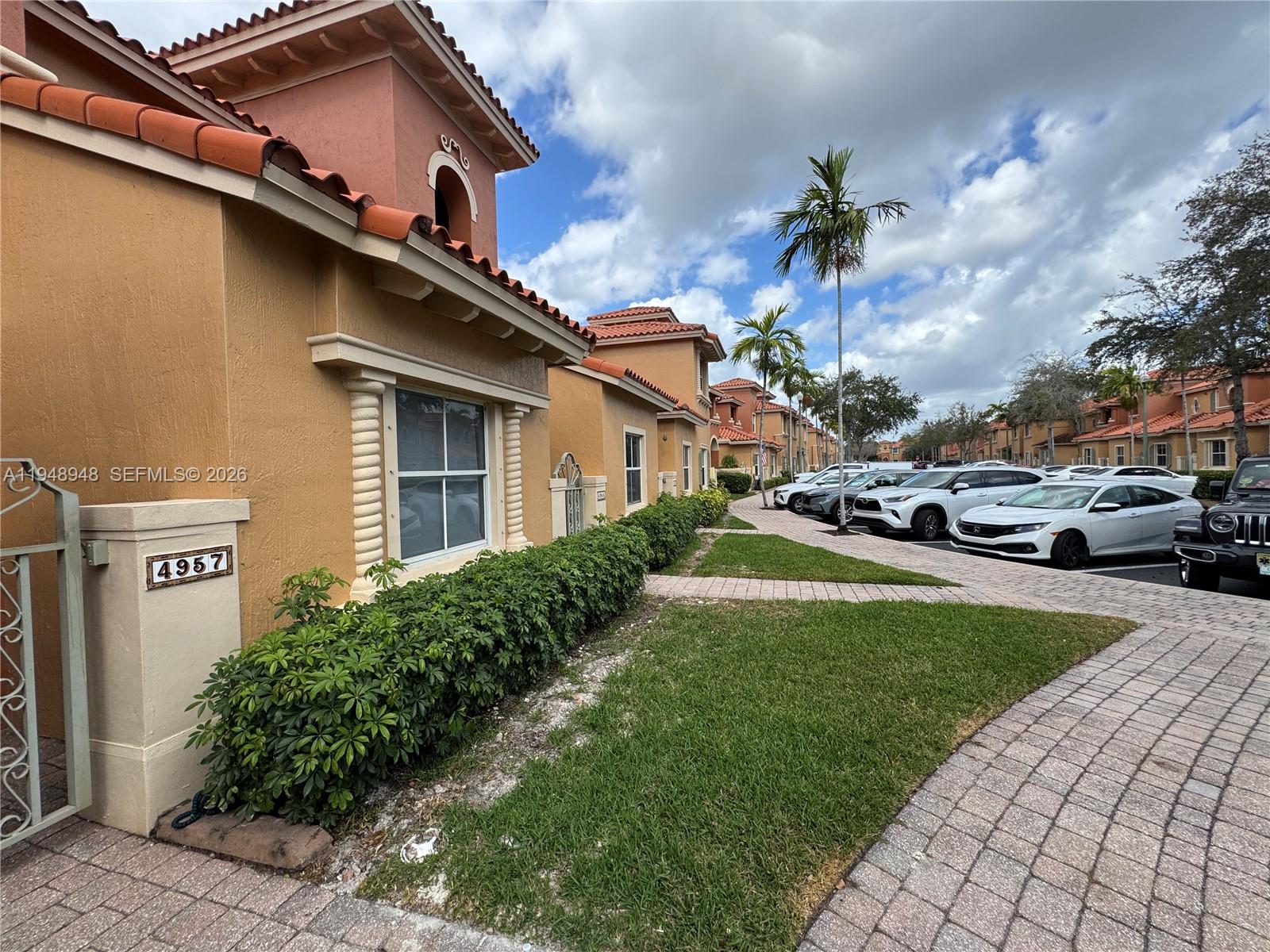 VILLAS AT HARBOR ISLES - Residential