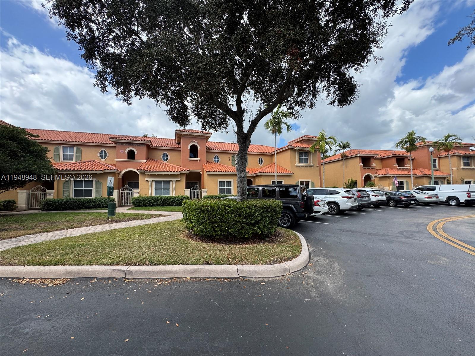VILLAS AT HARBOR ISLES - Residential
