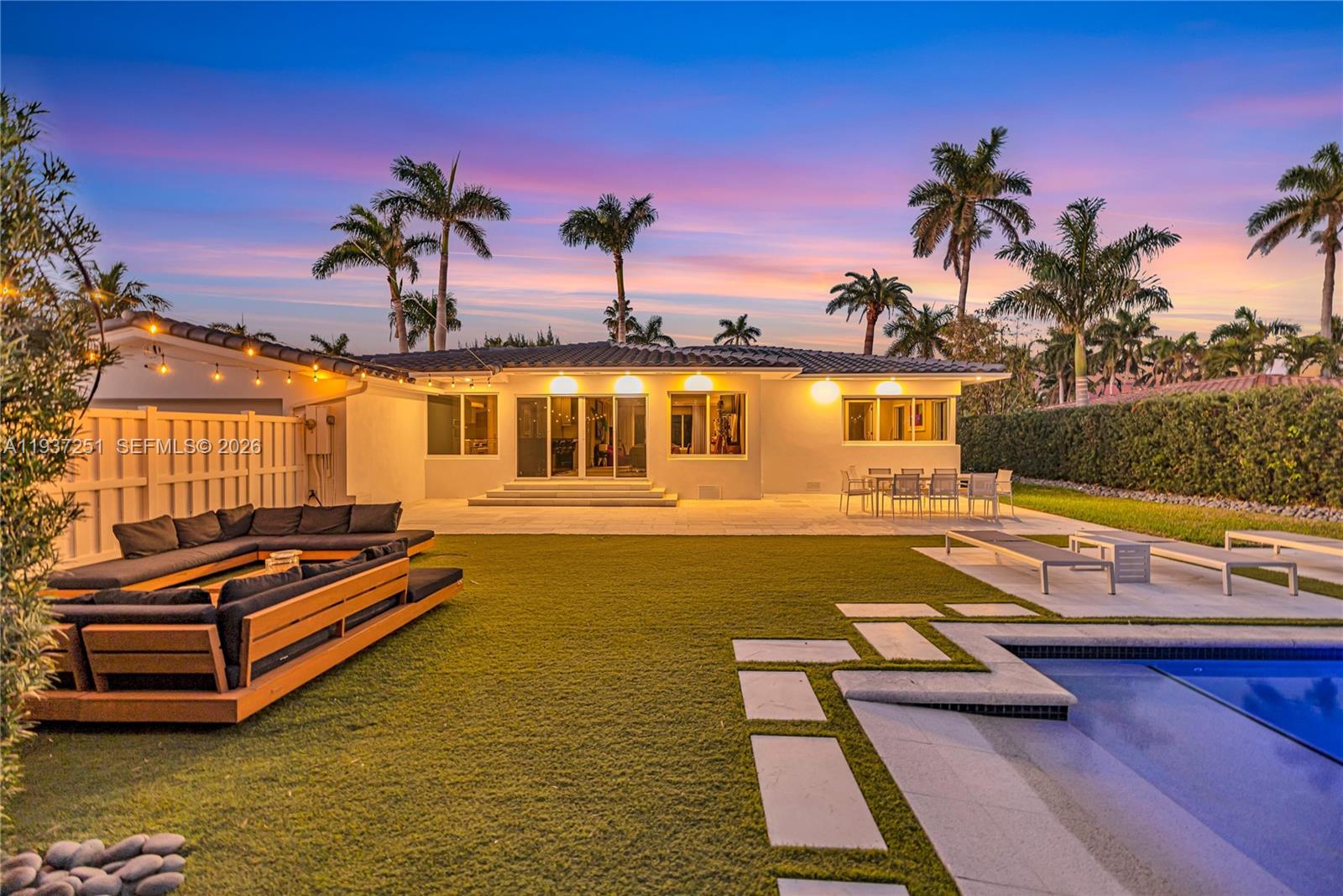 HOLLYWOOD LAKES SECTION - Residential
