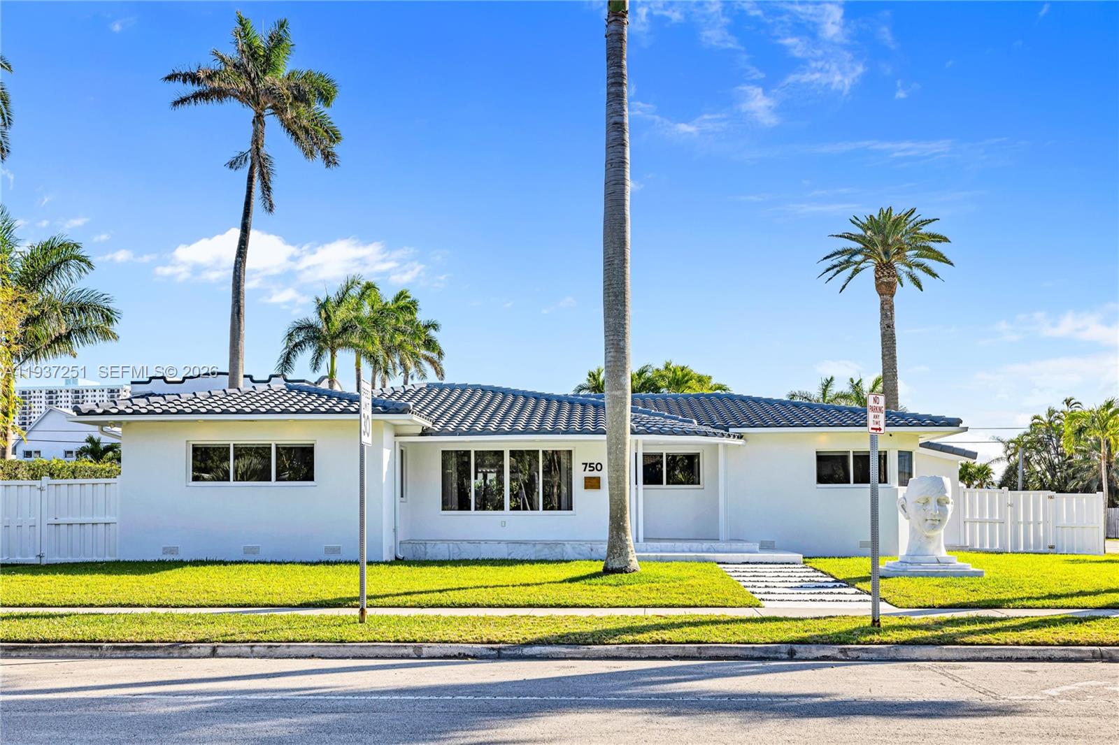 HOLLYWOOD LAKES SECTION - Residential