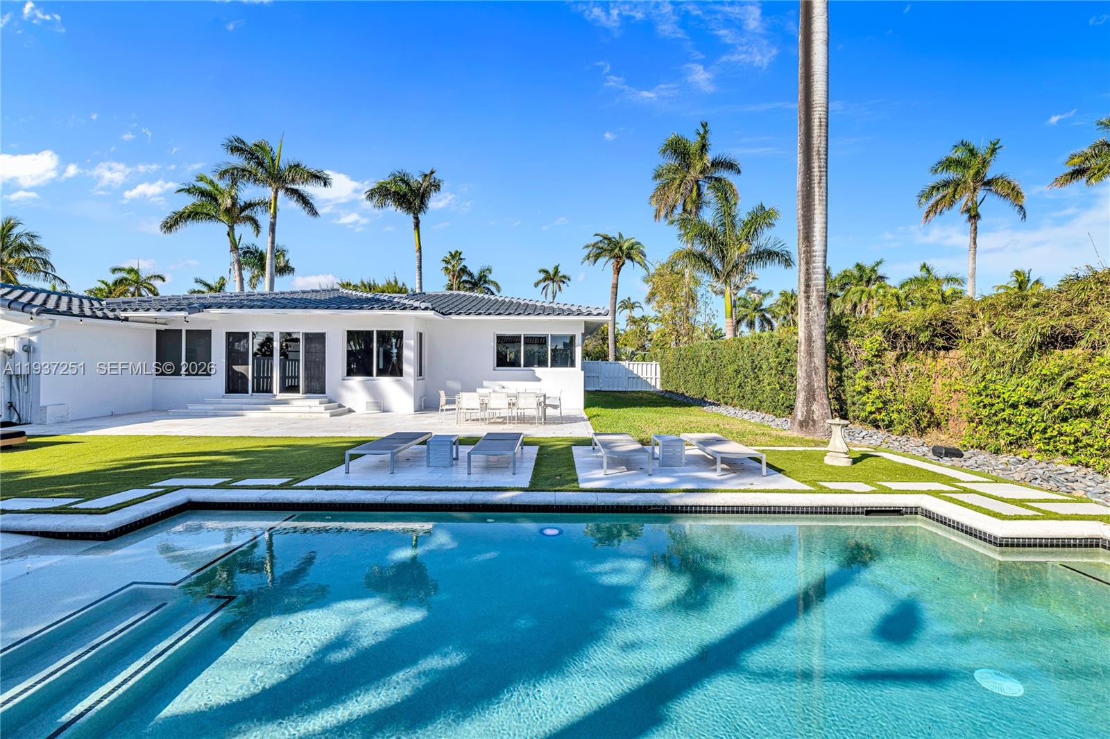 HOLLYWOOD LAKES SECTION - Residential