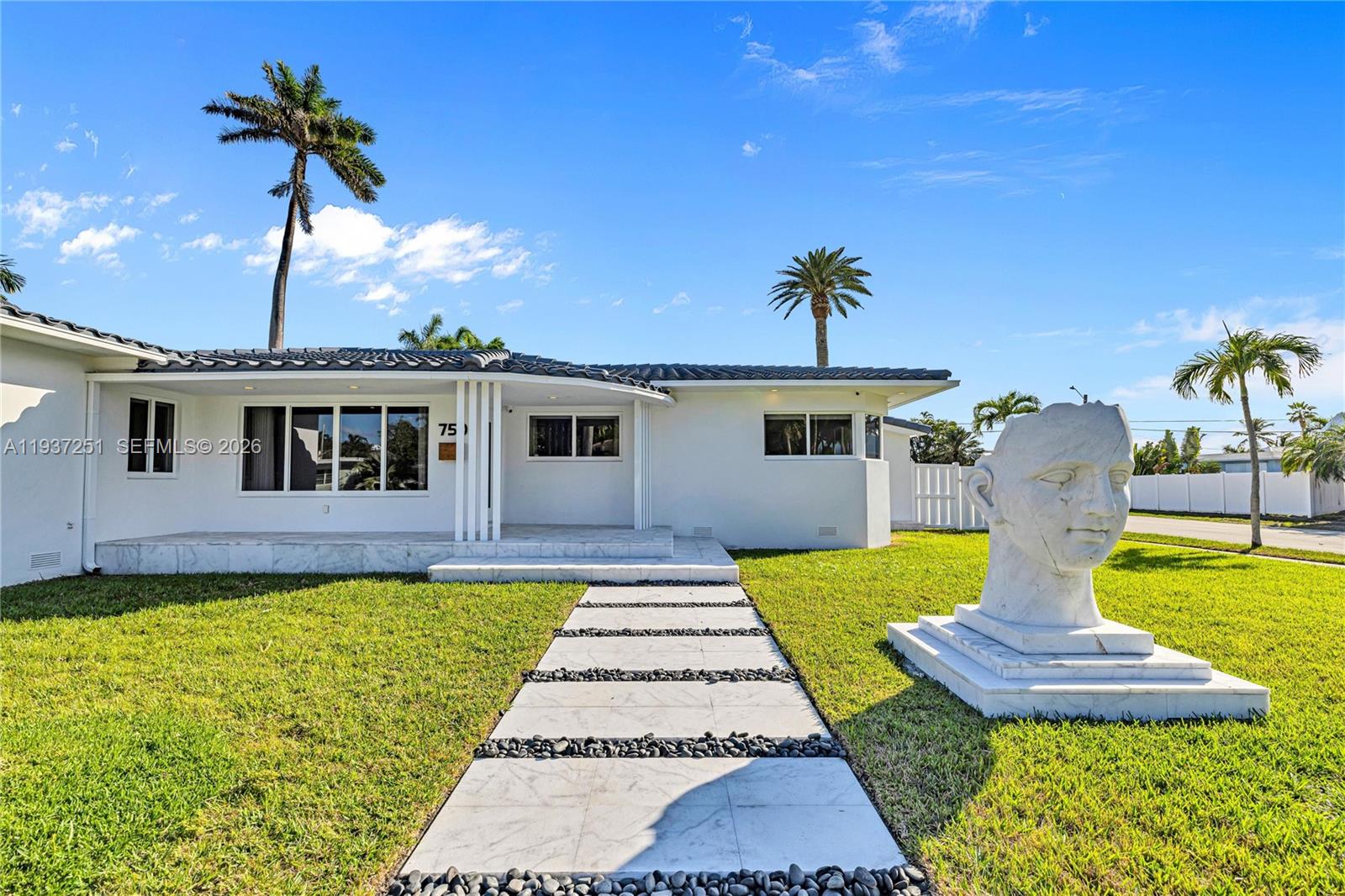 HOLLYWOOD LAKES SECTION - Residential