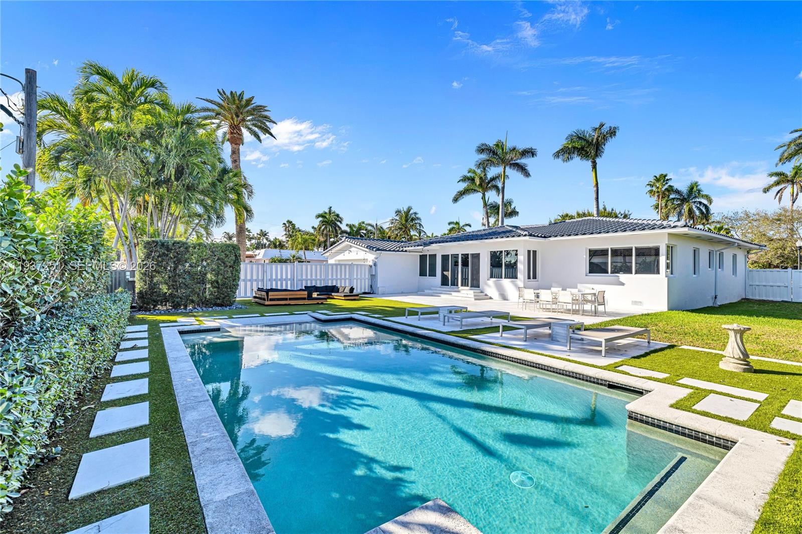 HOLLYWOOD LAKES SECTION - Residential
