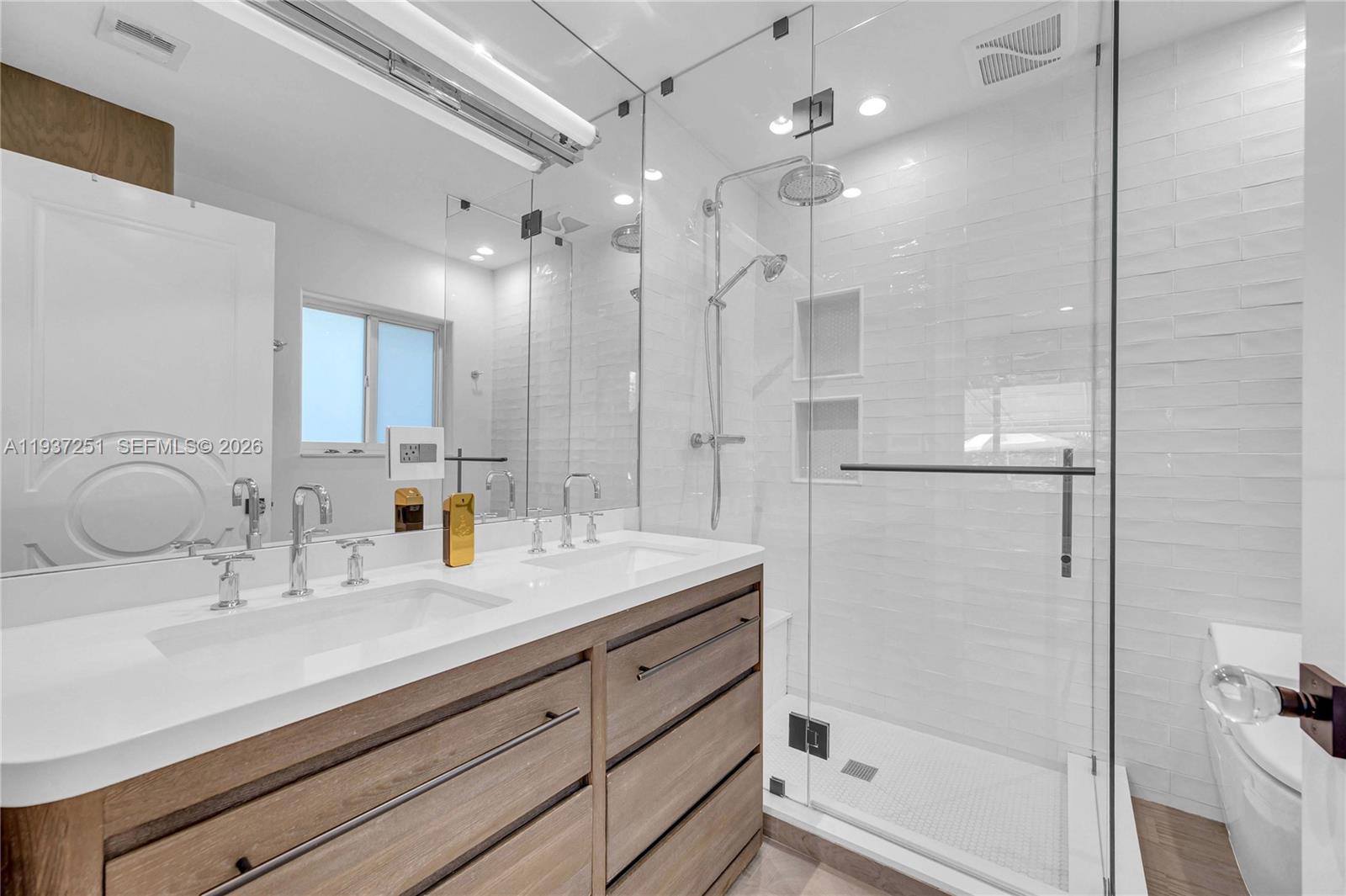 HOLLYWOOD LAKES SECTION - Residential