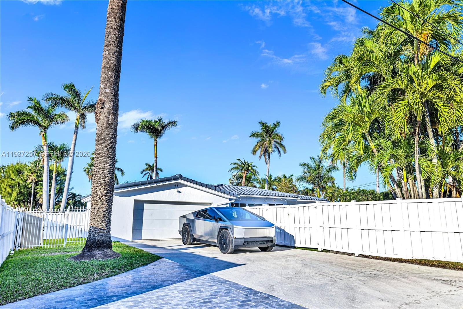HOLLYWOOD LAKES SECTION - Residential