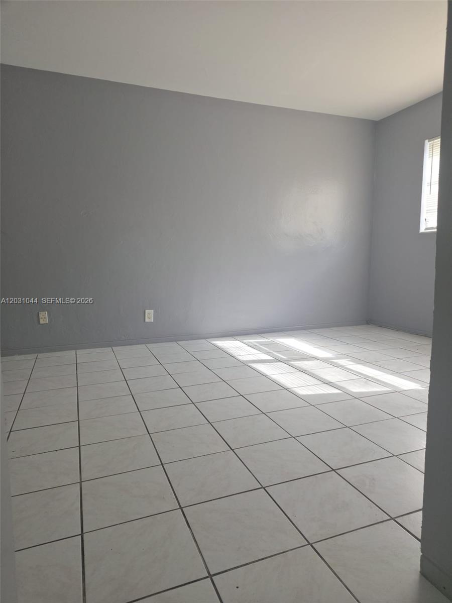 HOLLYWOOD HOMESITES REV P - Residential Lease
