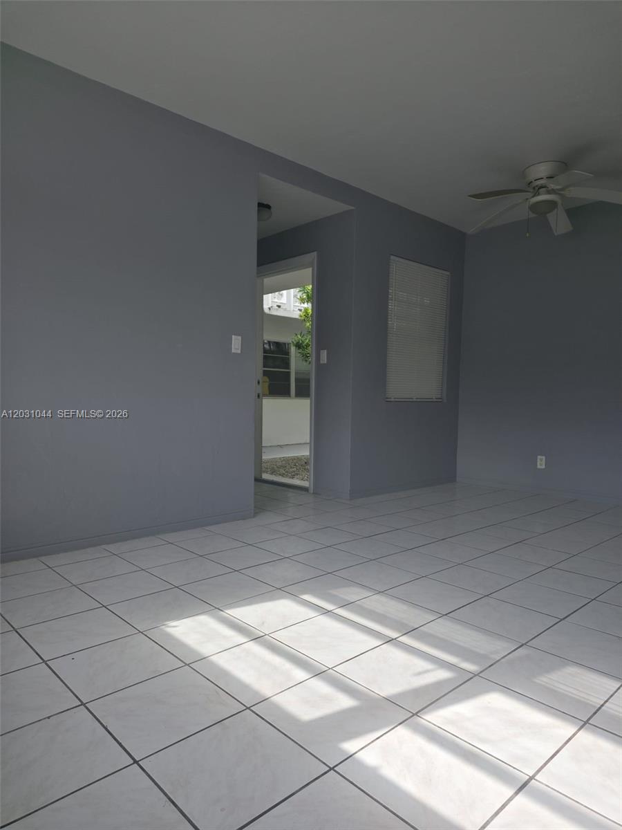 HOLLYWOOD HOMESITES REV P - Residential Lease