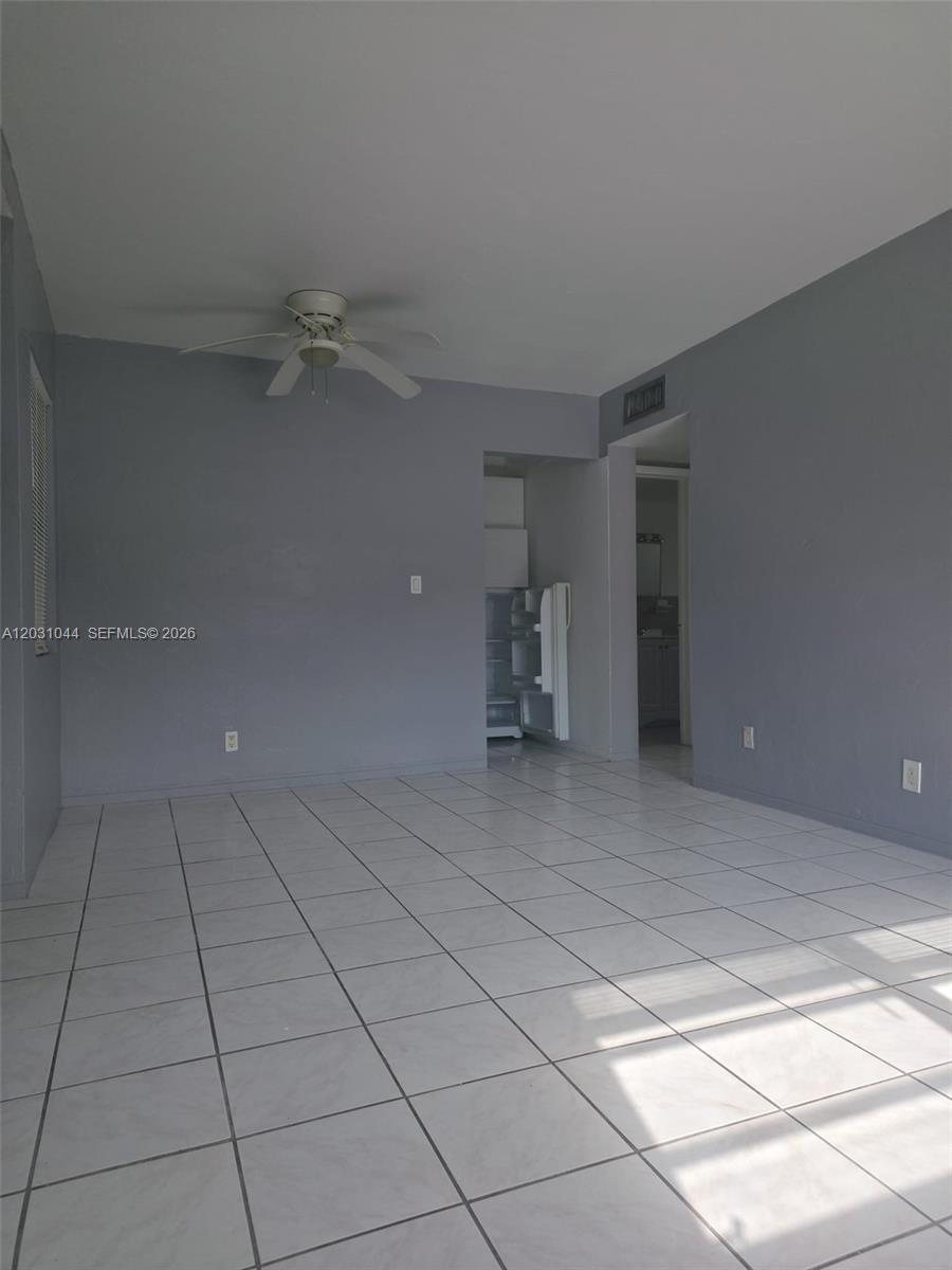 HOLLYWOOD HOMESITES REV P - Residential Lease